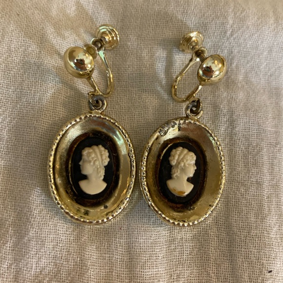 Vintage Cameo Dangle Screw on Earrings - Picture 1 of 10